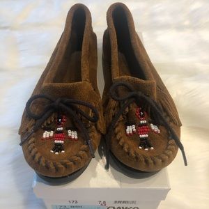 Like New! Iconic Minnetonka Thunderbird Moccasins